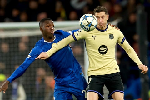 ‘Una actuación destructiva’, ‘Un recuperador incansable’, ‘Implacable’; medios ingleses elogian a Moisés Caicedo por su actuación ante el Barcelona por Champions League