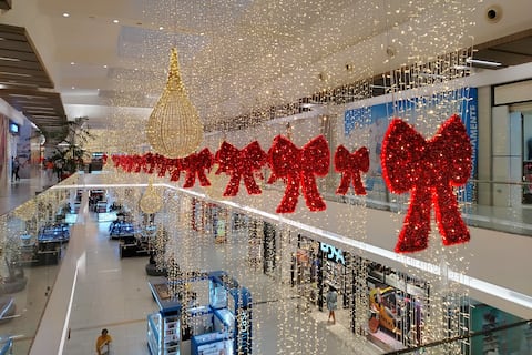 Horarios en centros comerciales por Navidad: locales estarán abiertos hasta 15 horas los días previos a fiestas