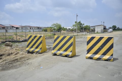 Cierres viales en Mucho Lote 2 restringen el ingreso vehicular a la parroquia Divino Niño y generan reclamos de los feligreses