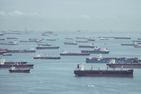 Revelan el error de correo electrónico que delató a la flota oscura de Rusia: red de contrabando de petróleo valorada en 90.000 millones de dólares