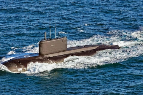 Agujero negro: los submarinos de Irán que podrían ser capaces de hundir un portaaviones de Estados Unidos