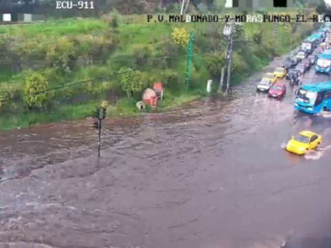 “Ya estamos acostumbrados”, pero el miedo vuelve con cada lluvia en el sur y parroquias aledañas de Quito