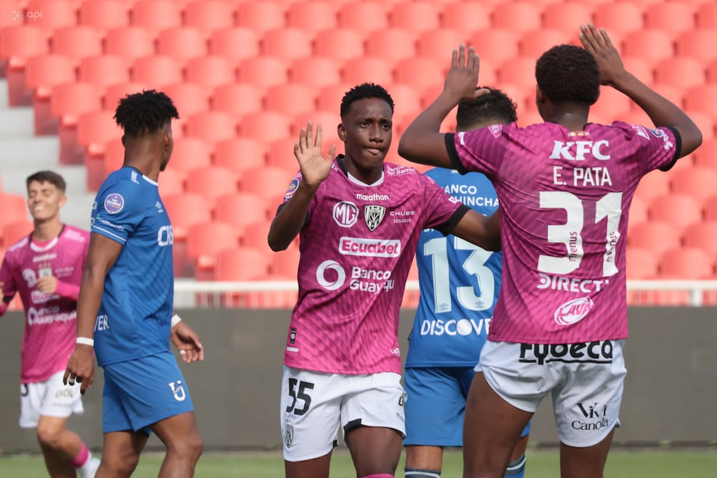 Darwin Guagua marcó su primer gol en primera división con Independiente del Valle y Sebastián Beccacece, DT de Ecuador, lo vio desde las gradas