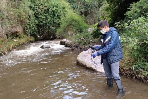 Investigación de la USFQ alerta sobre riesgos de ríos contaminados en Pichincha