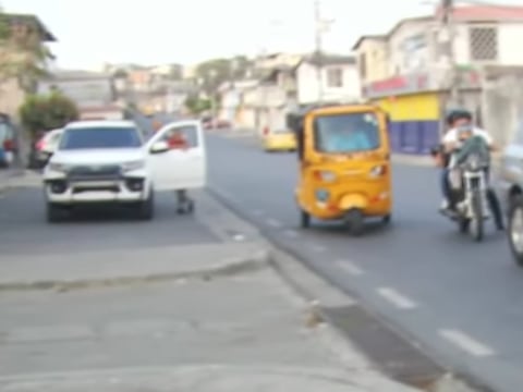 Policía de civil en Guayaquil repele ataque y un agresor muere en hospital