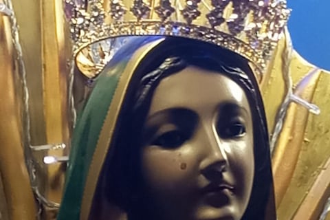 Curia investiga lágrimas de sangre en imagen de la Virgen de Guadalupe en iglesia de Ambato