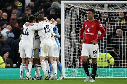 Manchester United cae 1-2 ante Leeds y desperdicia una gran oportunidad en Old Trafford por la Premier League