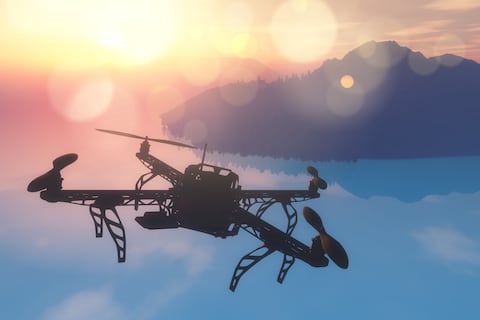 Dron con fusil del ejército chino demuestra un 100 por ciento de efectividad: es capaz de disparar un rifle de asalto de infantería con perfecta precisión