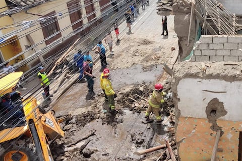 Vivienda colapsa en Cotacachi: tres personas fueron rescatadas por bomberos