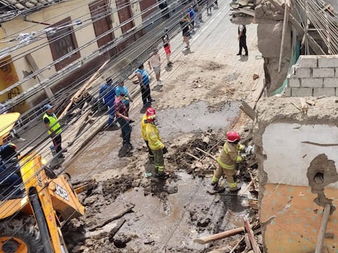Vivienda colapsa en Cotacachi: tres personas fueron rescatadas por bomberos