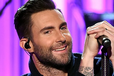 Otras dos mujeres acusan al cantante Adam Levine de enviarles mensajes coquetos y obscenos, después de que una modelo de Instagram, de 23 años, revelara que “tuvo una aventura” con él