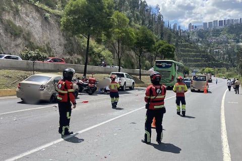 Choque múltiple en Quito: dos heridos y 12 vehículos involucrados en el sector de Guápulo