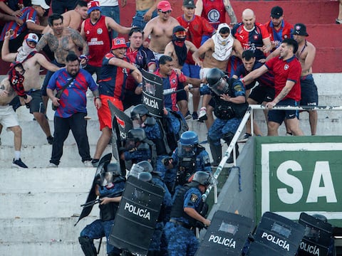 50 heridos y 63 arrestados por disturbios en partido Olimpia vs. Cerro Porteño, clásico del fútbol en Paraguay