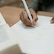 La esquina del idioma: Evite separar siglas y abreviaturas al final de la línea