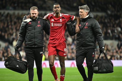 Liverpool pierde a uno de sus refuerzos más costosos: Alexander Isak fue operado por una fractura de peroné