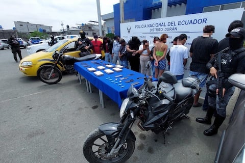 Operativos contra Chone Killer y Latin King en Durán: 7 personas detenidas y 5 menores aislados con armas de fuego y drogas