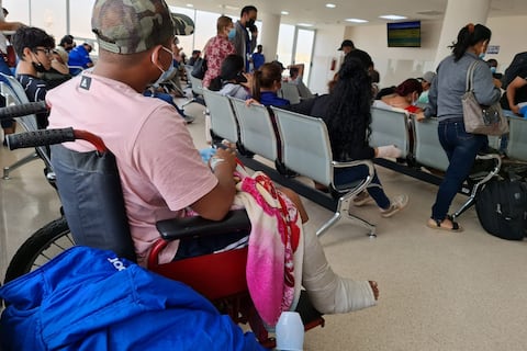 ‘Nosotros no nos fijamos si el paciente tiene antecedentes penales o no’: esto dice el artículo 35 de la Constitución sobre la atención prioritaria de los privados de libertad