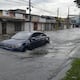 ‘Se me apagó el carro’: acumulación de agua complica la movilidad en distintos sectores de Guayaquil