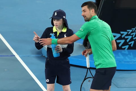 Abierto de Australia: Novak Djokovic se disculpa por incidente con una recogepelotas