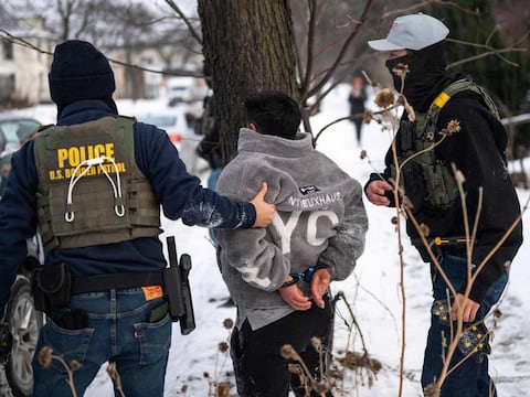 Concejal municipal denuncia que ICE detuvo a un ecuatoriano y su hija de 2 años en Minneapolis