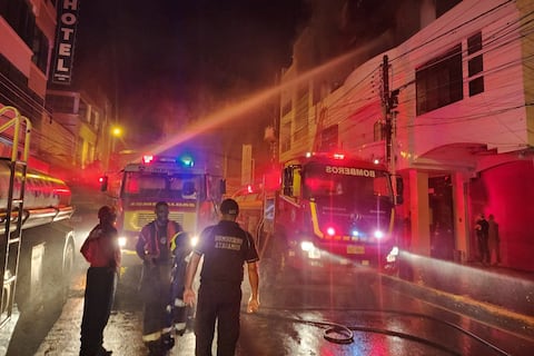 Incendio en bodega ocasiona daños materiales en el centro de Esmeraldas