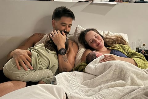 Camilo genera polémica al revelar que posee cuadros elaborados con la sangre de sus hijas Índigo y Amaranto