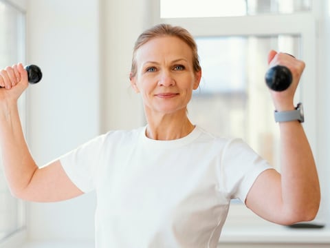 Músculos desinflados: Esta es la mejor proteína para nutrir la masa muscular que pierdes con la edad