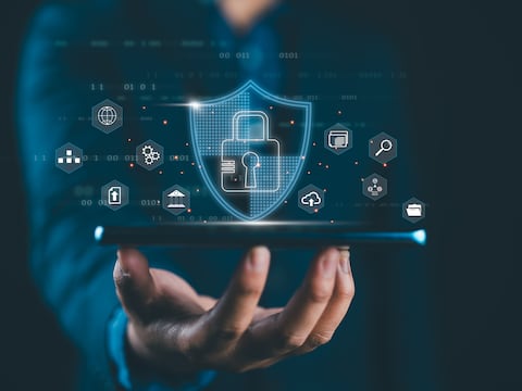 Riesgo digital en Ecuador: claves para proteger  datos en el comercio electrónico