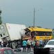 17 heridos por colisión de tráiler y bus en vía de Guayas