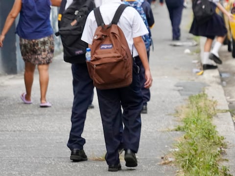 Planteles educativos con jornada nocturna deberán concluir actividades a las 21:30 por toque de queda