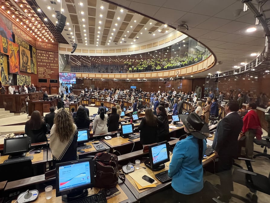 La Asamblea Nacional aprueba una ley reformatoria con el objetivo de asegurar el empleo para jóvenes y adultos mayores