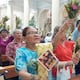 ‘No solo pedir, también hay que agradecer por lo bueno’: feligreses copan iglesias en Guayaquil en Domingo de Ramos