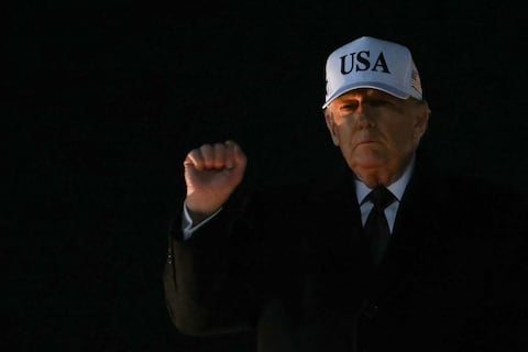 EE. UU. evalúa ataques aéreos contra Irán, pero insiste en la vía diplomática