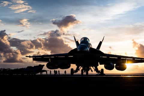 EEUU divulga imágenes recientes del caza Super Hornet, columna vertebral aérea del portaviones USS Gerald R. Ford