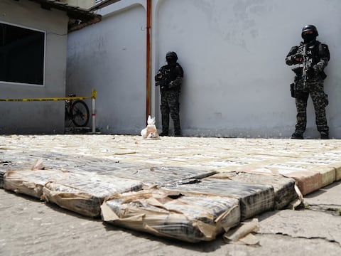 Droga encontrada bajo tierra en Tarifa está valorada en $ 20 millones: antisociales intentaron quemar gasolinera para evitar intervención
