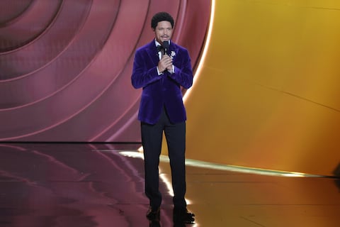 Trump amenaza con acciones legales al presentador de los Grammy 2026 por su comentario sobre Epstein