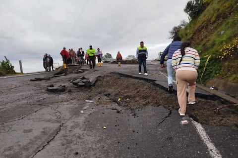 Alerta en vía Pujilí-La Maná por sobresaturación que provocaría movimiento de masas: paso sigue restringido