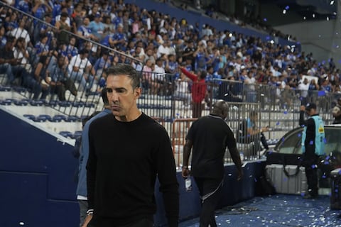 ‘Eso no depende de mí’, dice Vicente Sánchez tras nueva derrota de Emelec y deja en suspenso su continuidad en el club