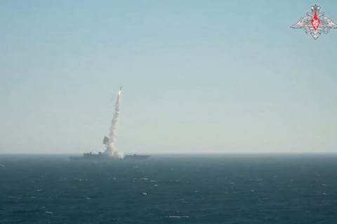 Rusia lanza misil hipersónico capaz de neutralizar posiciones enemigas a 1.000 kilómetros de distancia