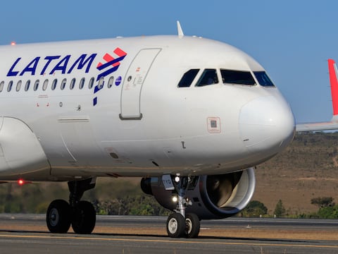 Latam cancela vuelos desde y hacia Chile por huelga de pilotos que inicia a medianoche