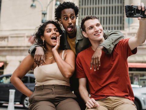 Generación Z retrocede en rendimiento académico frente a los ‘millennials’, advierte experto