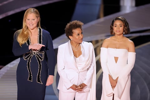 ¿Humor negro o bromas humillantes?: Esta es la lista de los comentarios “ensayados” en los Oscar 2022 que las redes condenaron por su irrespeto a los famosos