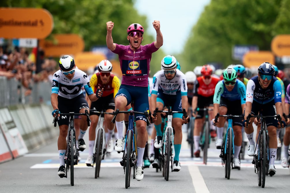 Richard Carapaz culmina tercera etapa del Giro de Italia con el mismo tiempo que su ganador, Mads Pedersen