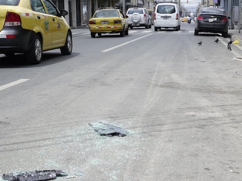 Ataque armado deja un muerto y un herido dentro de un vehículo en el centro de Guayaquil