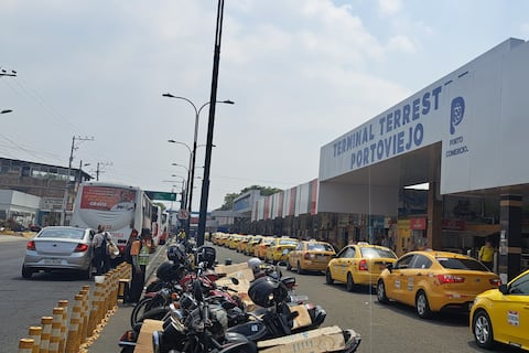 Mujer falleció en la terminal terrestre de Portoviejo luego de asistir a cita médica