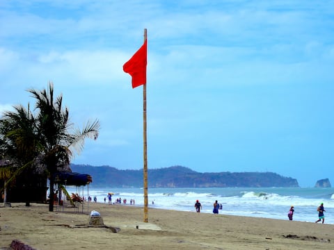 Oleaje de alta energía, la alerta para las costas de Ecuador este 10 de marzo