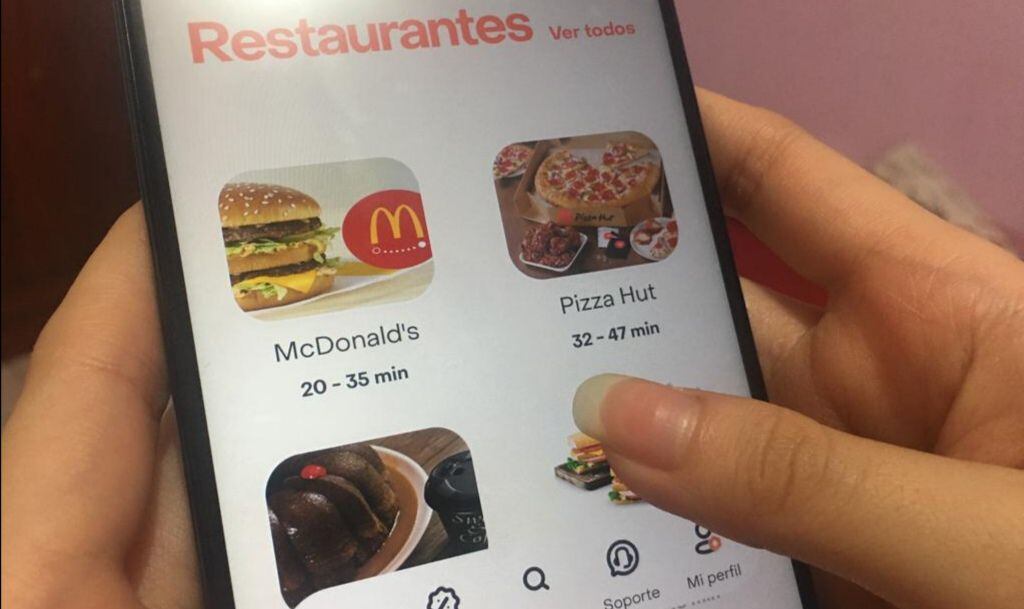 Hamburguesas, pizzas y pollo, entre lo que más se consume en restaurantes por delivery en Ecuador