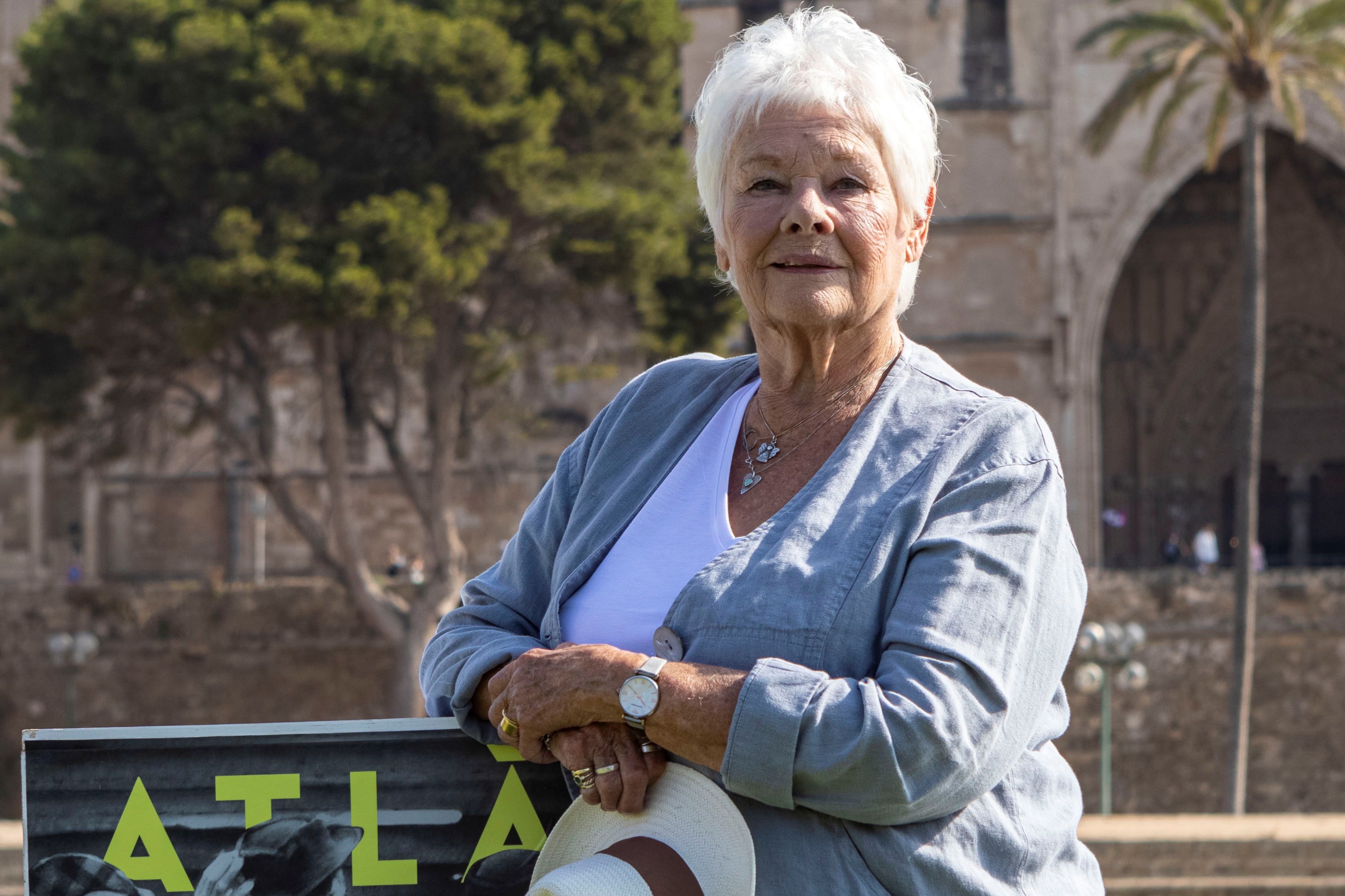 Actriz Judi Dench recibe premio Masters of Cinema, de la reina Letizia 