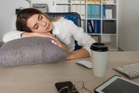 Cómo quitar el sueño en el trabajo y no caer dormido encima del escritorio
