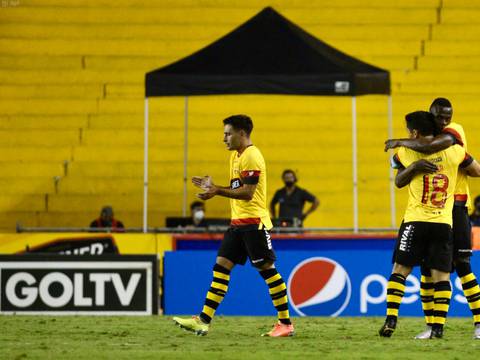 Triunfo de Barcelona SC y 'abrazo de gol' en el debut de José 'Tin' Angulo